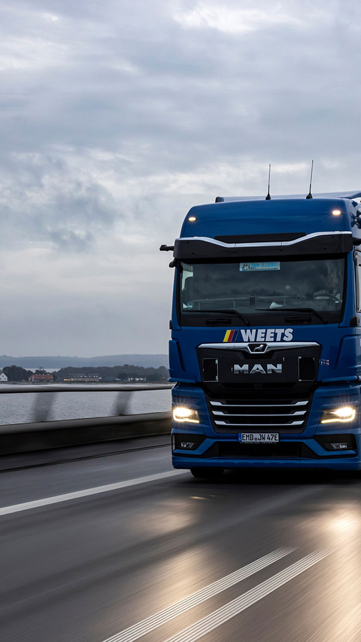 Today, it’s easy to travel all-electric from Bremen to Denmark: the MAN eTruck on the Great Belt Bridge. 